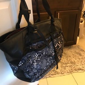lululemon athletica Bags - Lululemon Gym Bag lululemon athletica Bags - Lululemon Gym Bag